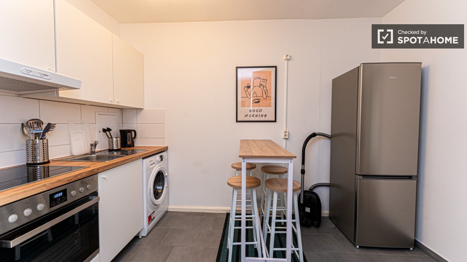 Double room Berlin, 6 beds, 88m² — photo 3