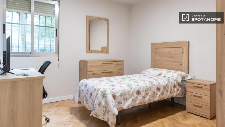 Double room Madrid, 4 beds — photo 14