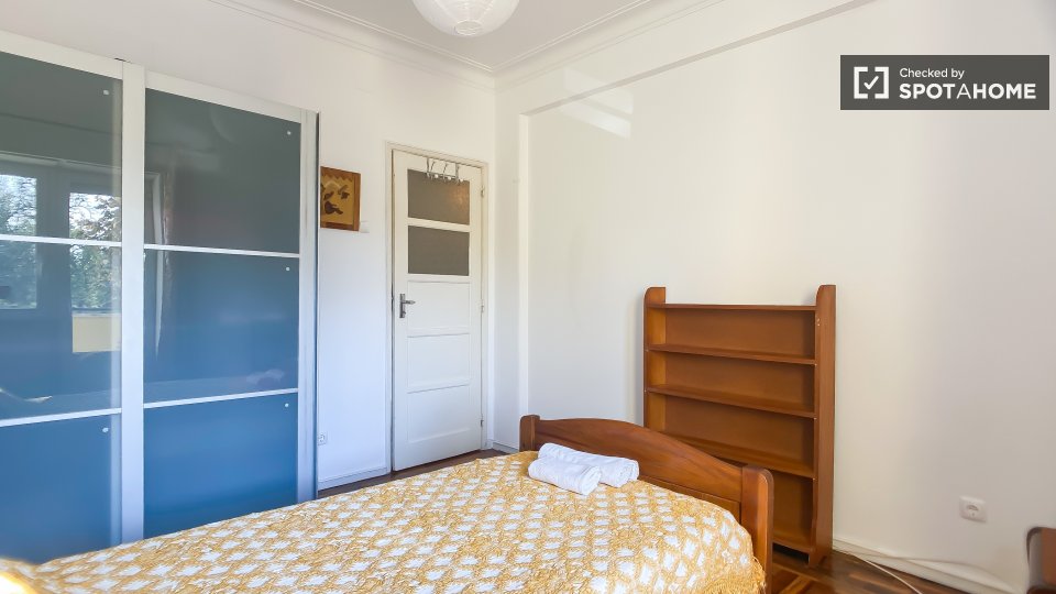Double room Lisbon, 3 beds, 78m² — photo 26