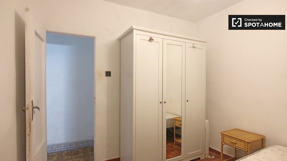 Double room Madrid, 3 beds, 60m² — photo 4