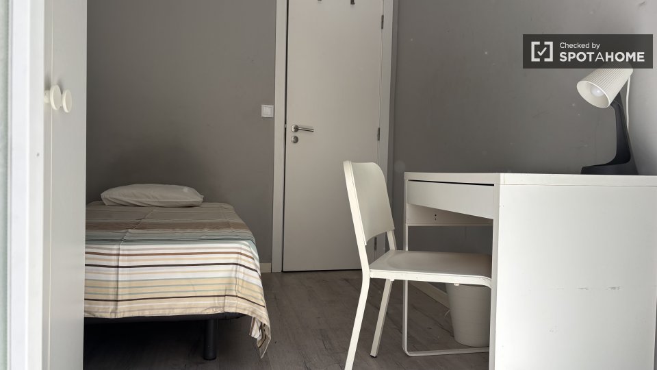 Double room Lisbon, 5 beds, 85m² — photo 74