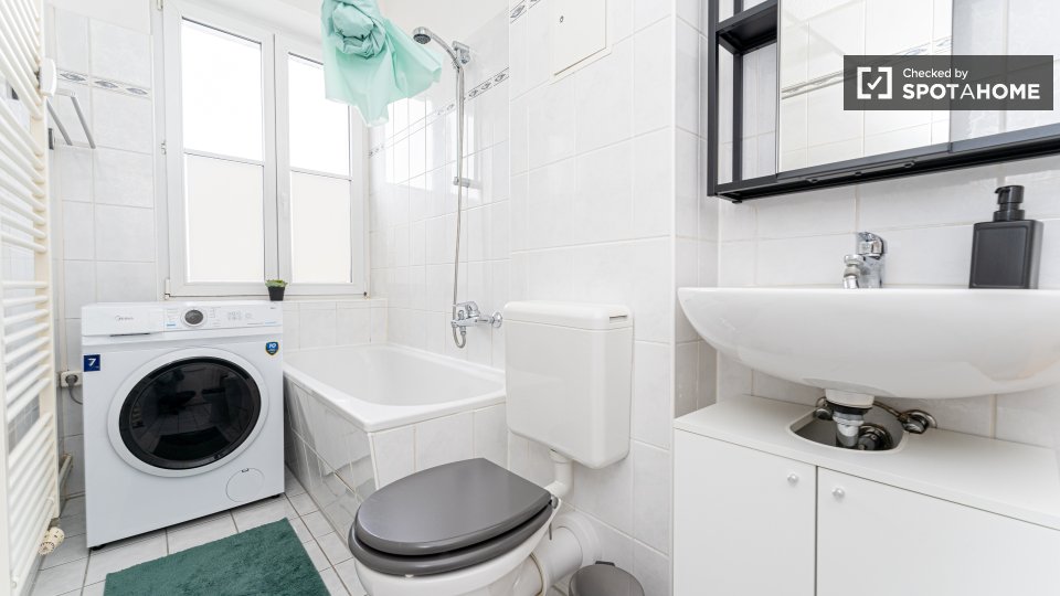 Double room Berlin, 5 beds, 69m² — photo 15