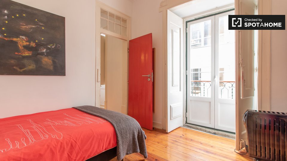 Apartment Lisbon, 2 beds, 100m² — photo 17