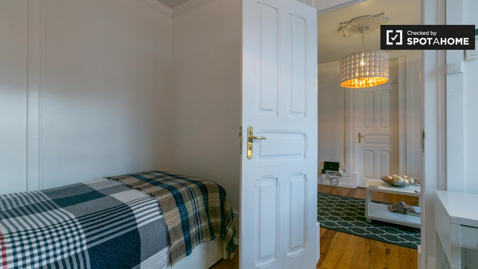 Double room Lisbon, 5 beds, 170m² — photo 1