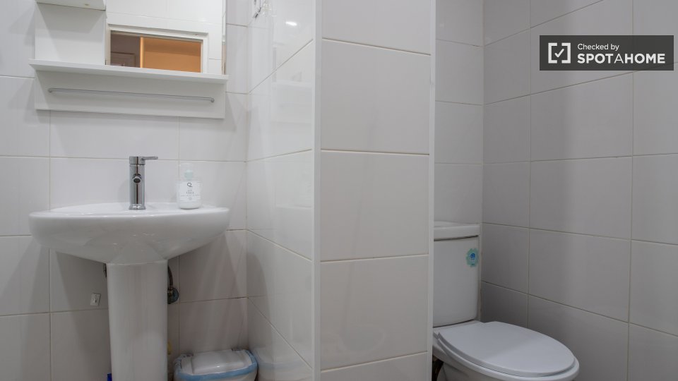 Double room Madrid, 3 beds, 50m² — photo 1