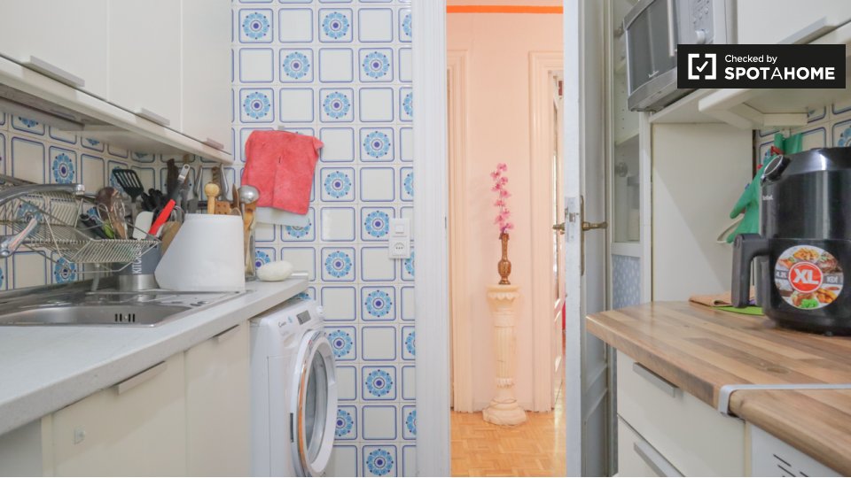 Double room Madrid, 3 beds, 60m² — photo 15
