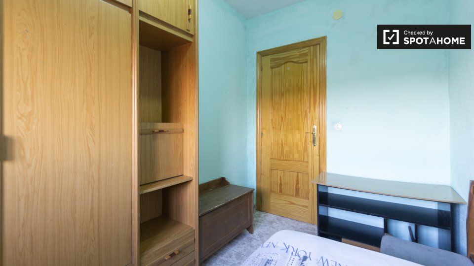 Double room Madrid, 3 beds, 80m² — photo 2