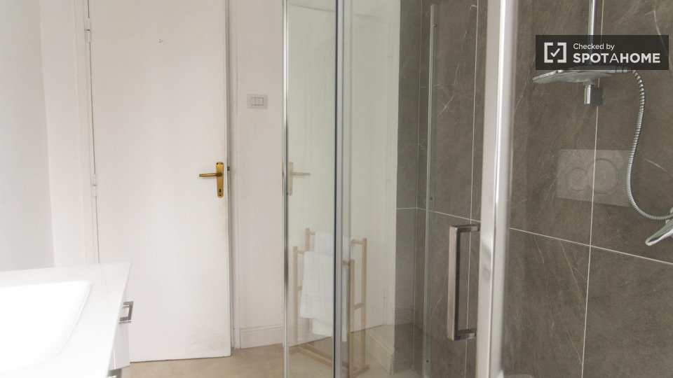 Double room Rome, 3 beds — photo 13