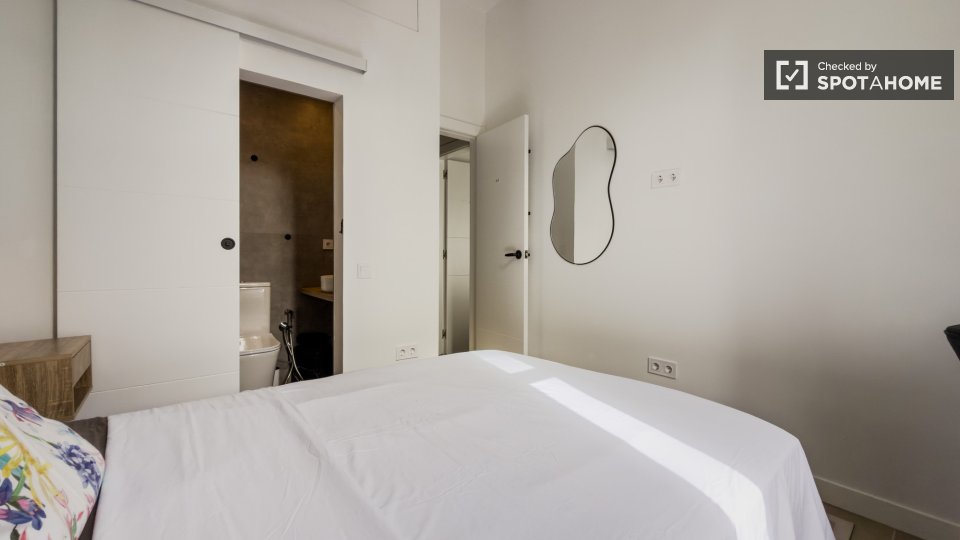 Double room Barcelona, 3 beds — photo 22
