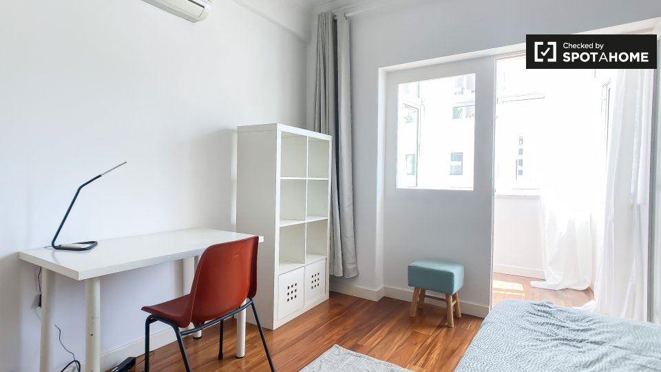 Double room Lisbon, 4 beds — photo 9