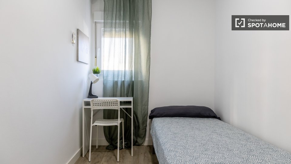 Double room Madrid, 5 beds — photo 13