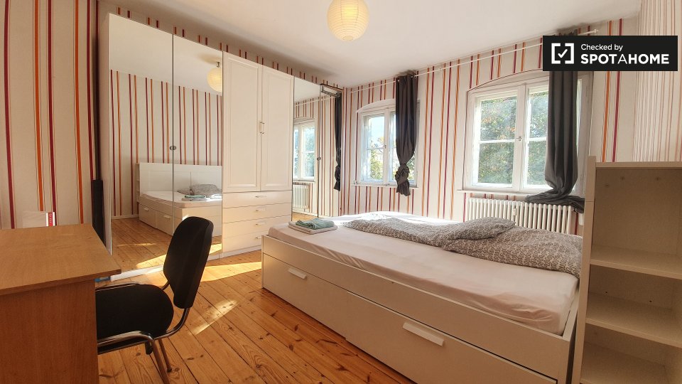 Double room Berlin, 3 beds, 67m² — photo 1