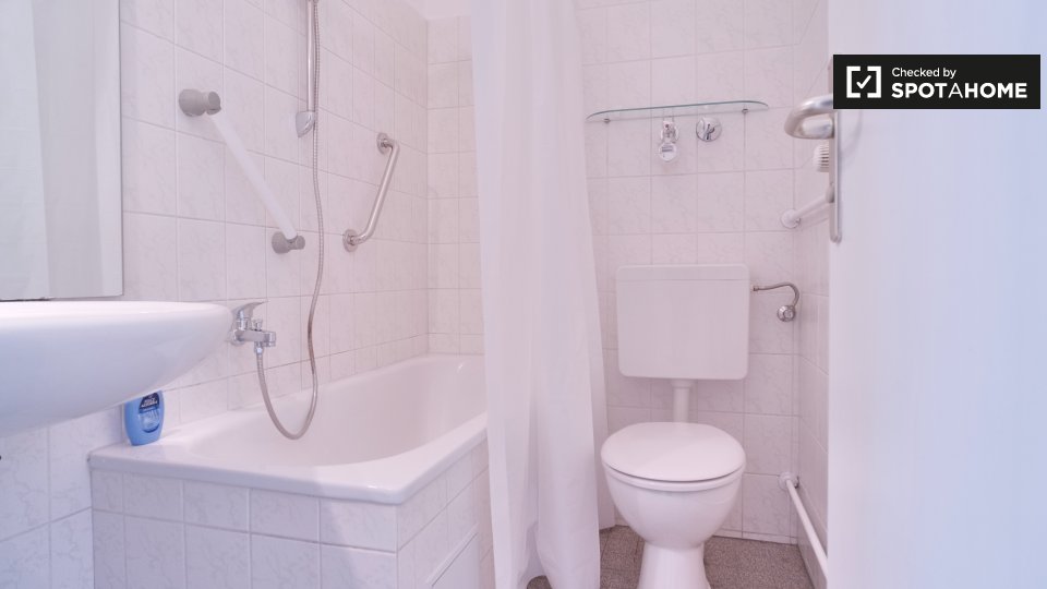 Double room Berlin, 3 beds, 47m² — photo 10