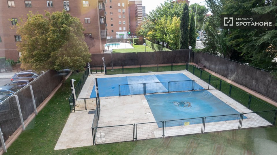 Double room Madrid, 4 beds — photo 4