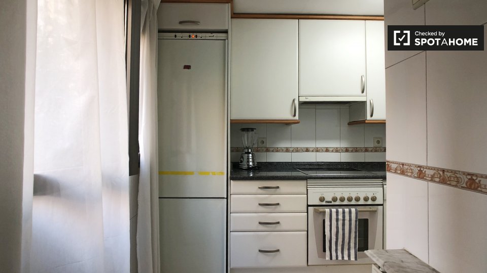 Double room Madrid, 2 beds, 80m² — photo 16
