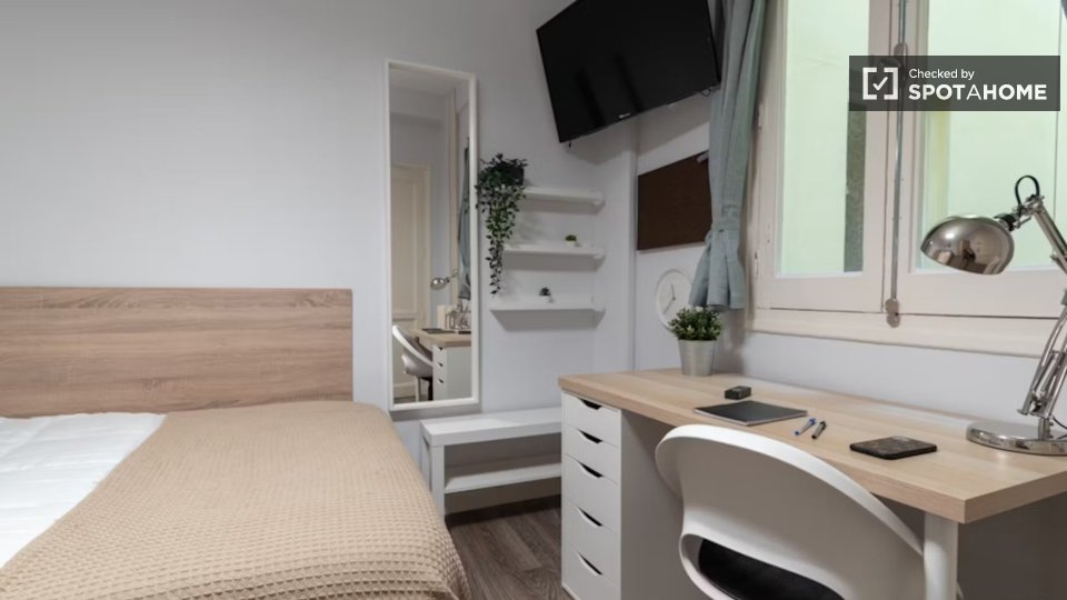 Double room Madrid, 5 beds, 120m² — photo 42