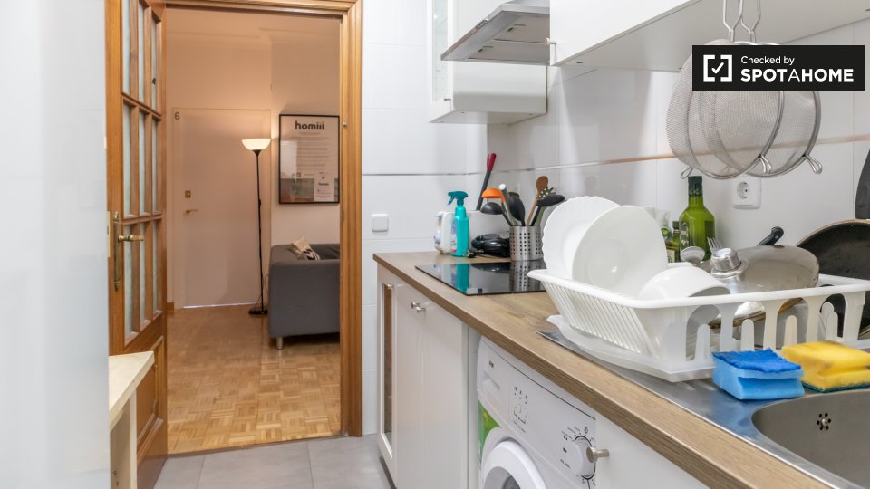 Double room Madrid, 6 beds, 152m² — photo 18