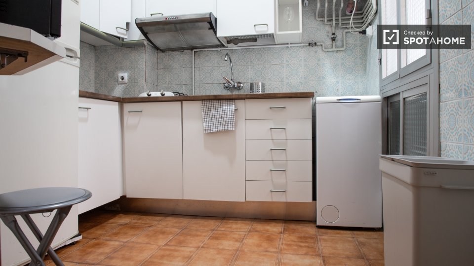 Double room Madrid, 5 beds, 120m² — photo 19