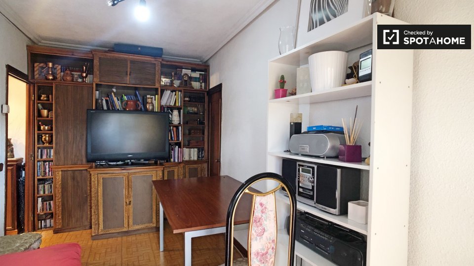 Double room Madrid, 2 beds, 75m² — photo 8