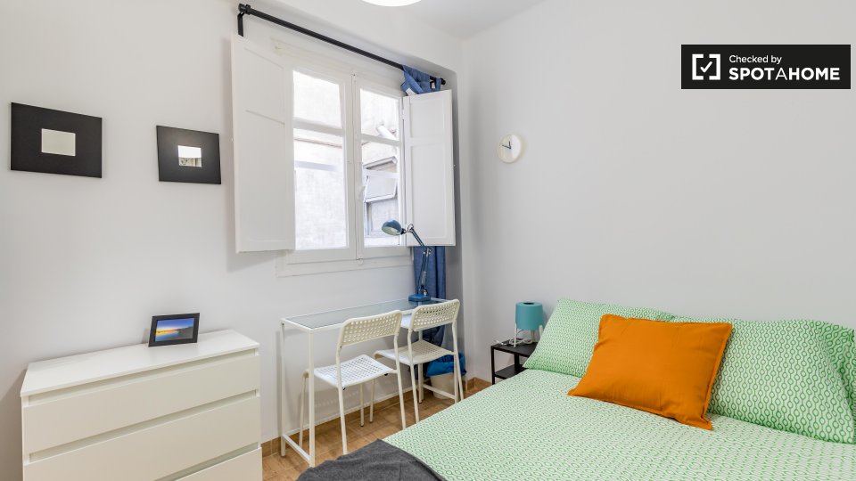 Double room Valencia, 3 beds, 80m² — photo 19