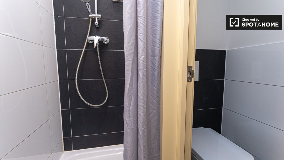 Double room Berlin, 2 beds, 15m² — photo 4