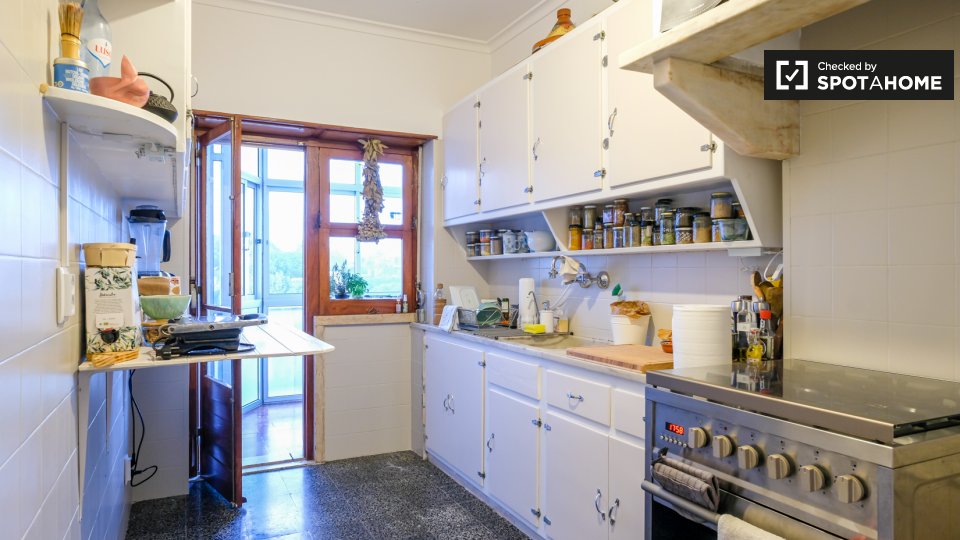 Double room Lisbon, 2 beds, 40m² — photo 5