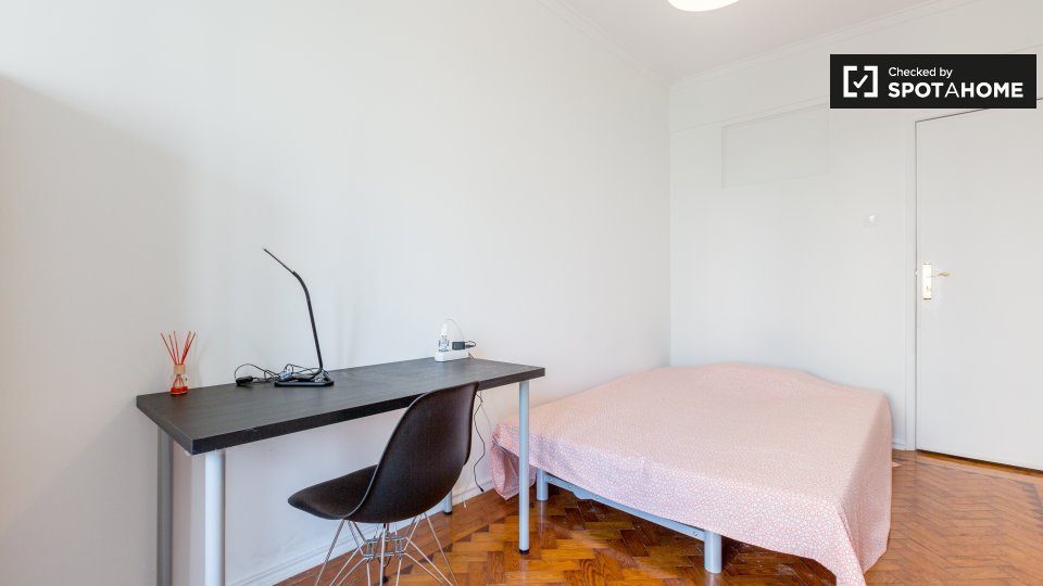 Double room Lisbon, 3 beds — photo 19