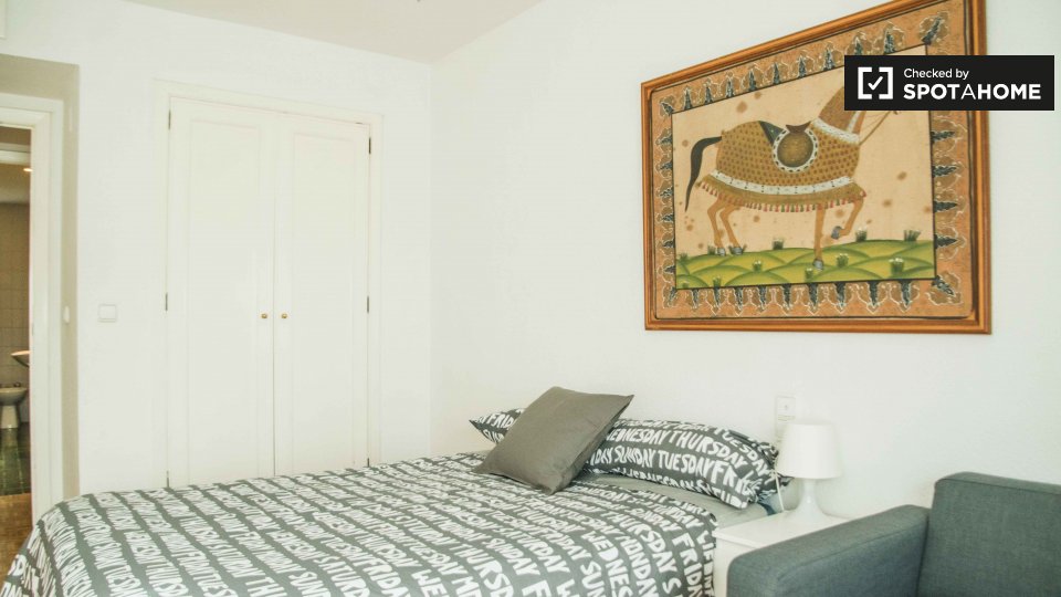Double room Valencia, 6 beds, 140m² — photo 3