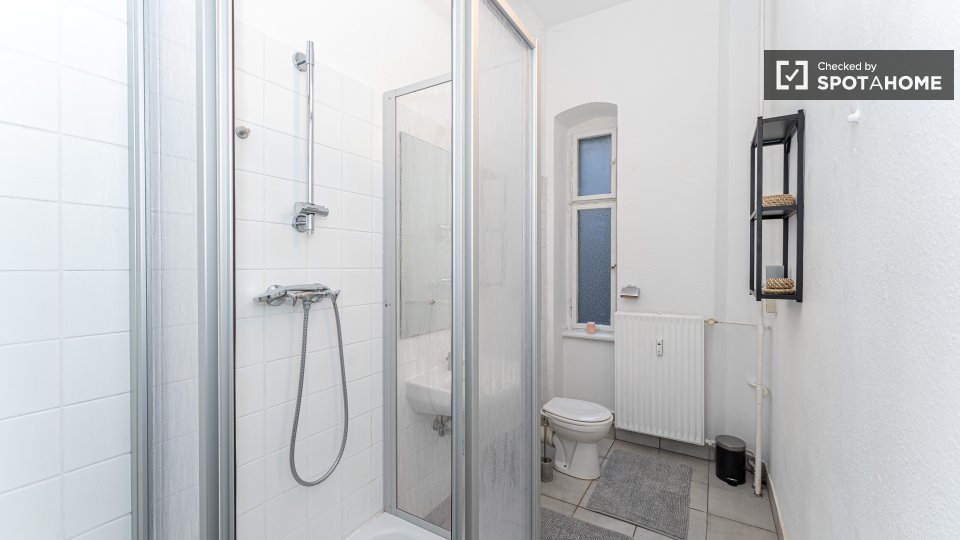 Double room Berlin, 7 beds, 146m² — photo 8