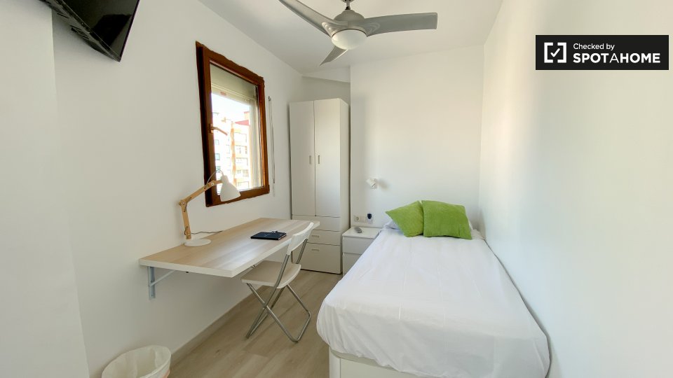 Double room Valencia, 3 beds — photo 3