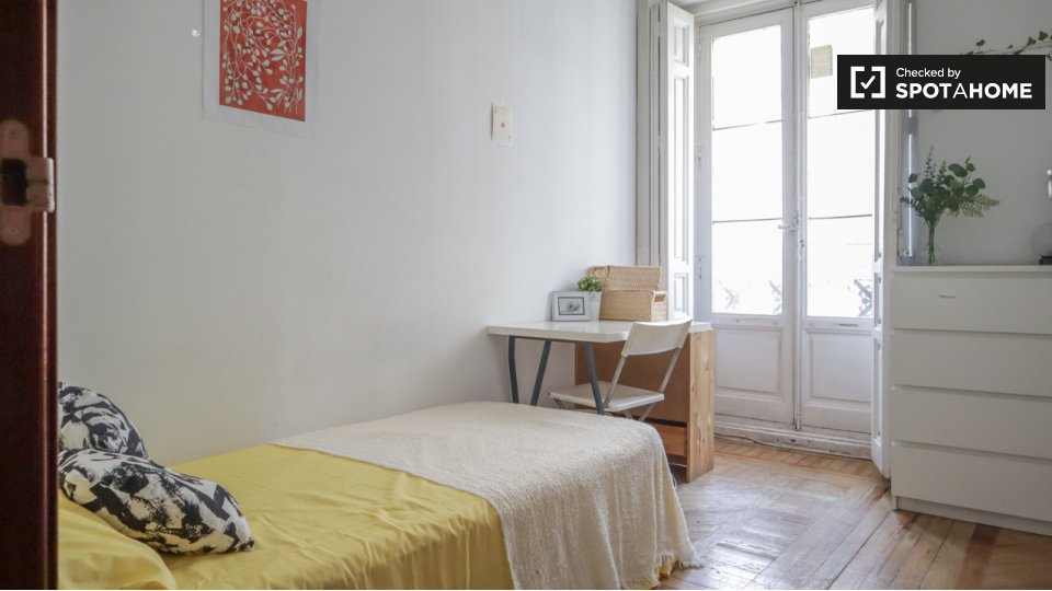 Double room Madrid, 12 beds, 280m² — photo 17