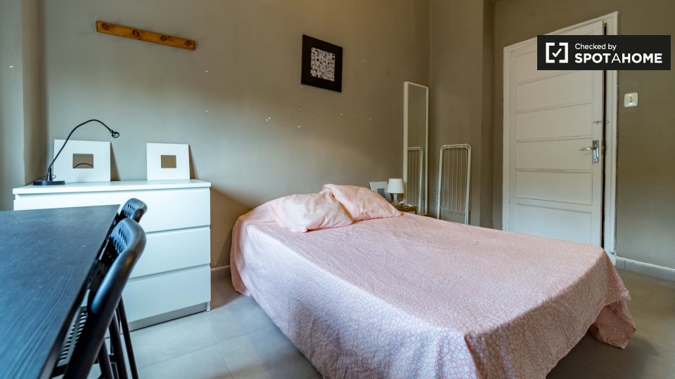 Double room Valencia, 5 beds, 130m² — photo 15