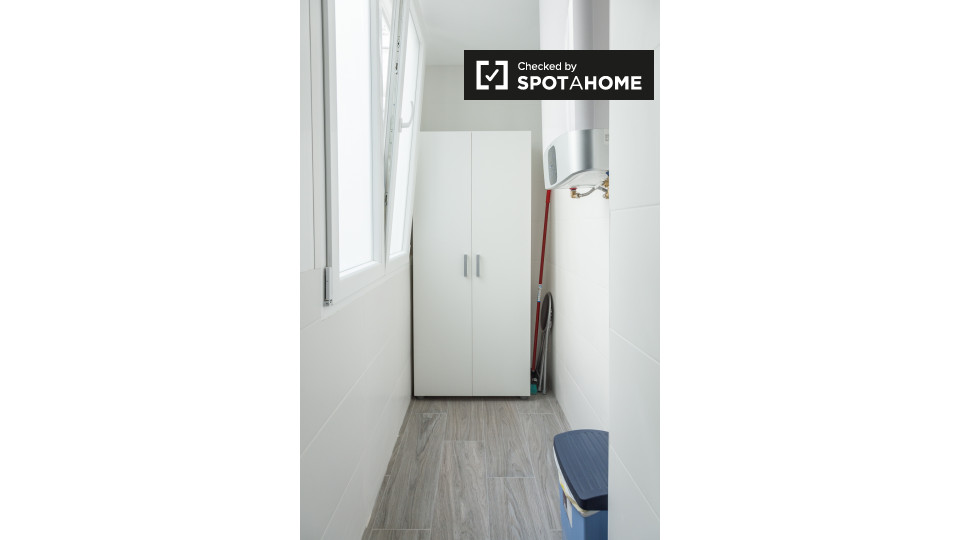 Double room Madrid, 3 beds, 60m² — photo 8