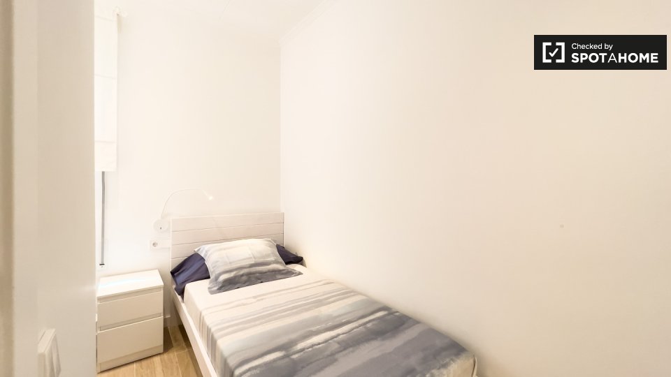 Double room Barcelona, 5 beds — photo 17