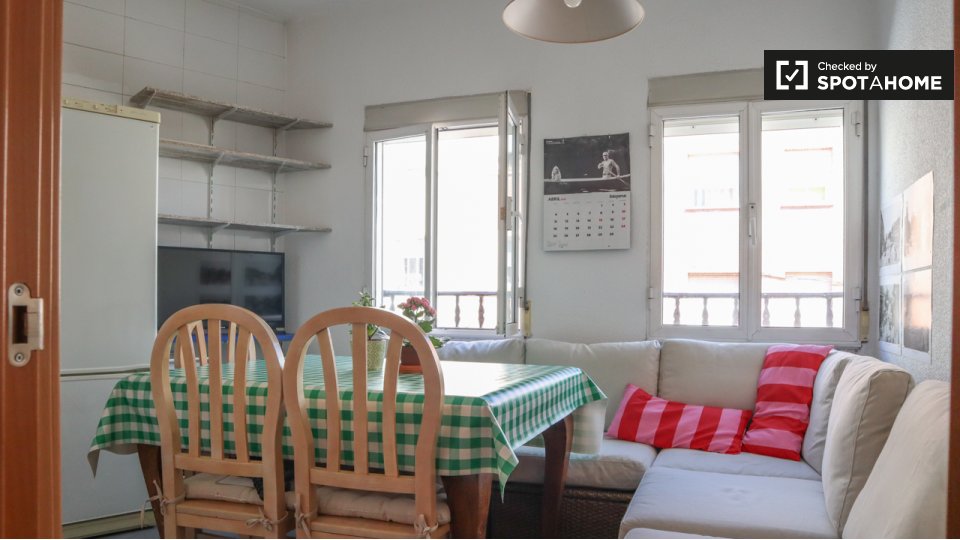 Double room Madrid, 3 beds, 79m² — photo 11