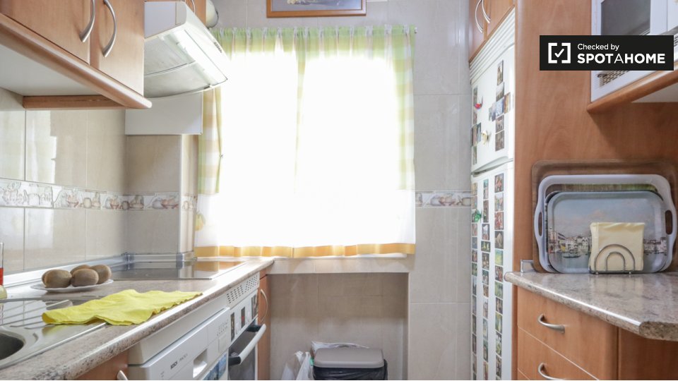 Double room Madrid, 3 beds — photo 18
