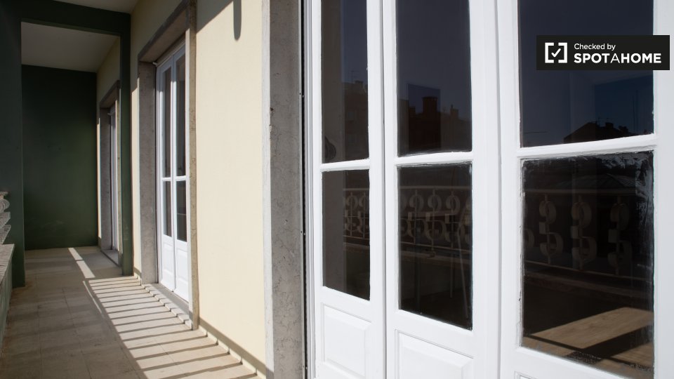 Apartment Lisbon, 5 beds, 100m² — photo 14