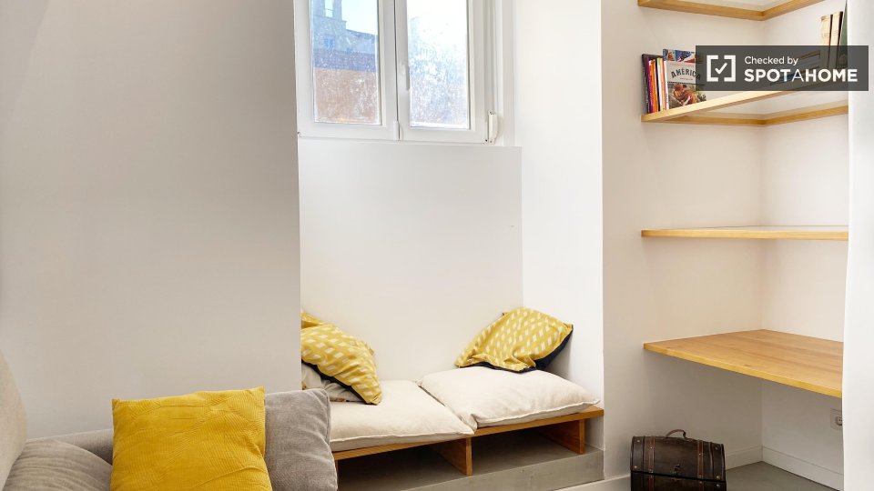 Apartment Lisbon, 2 beds, 117m² — photo 31