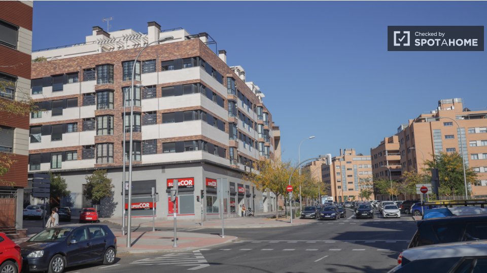 Double room Madrid, 3 beds — photo 9