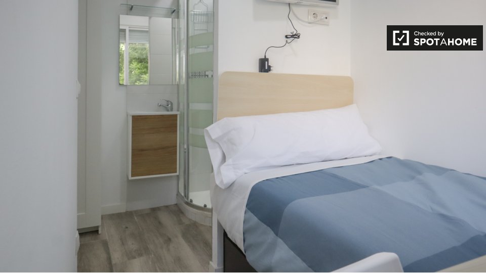 Double room Madrid, 5 beds — photo 2