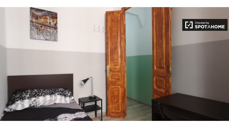 Double room Barcelona, 3 beds, 65m² — photo 15