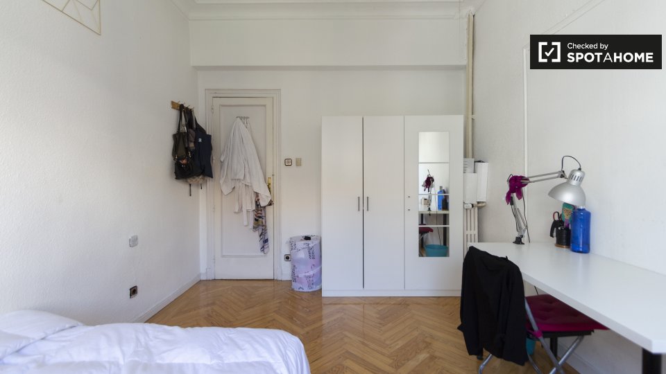 Double room Madrid, 8 beds, 200m² — photo 4
