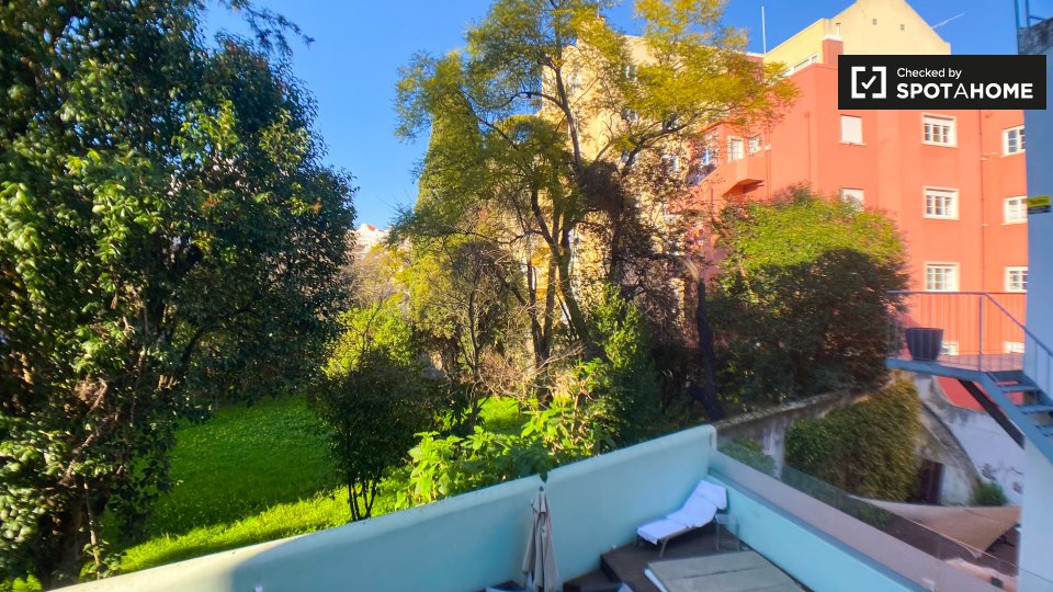 Apartment Lisbon, 2 beds, 130m² — photo 18