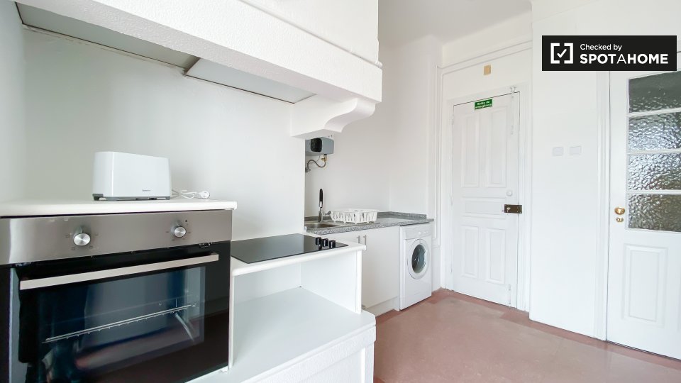 Double room Lisbon, 7 beds, 130m² — photo 10