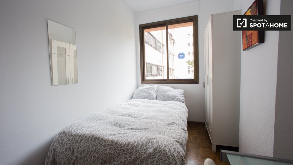 Double room Valencia, 6 beds, 140m² — photo 1