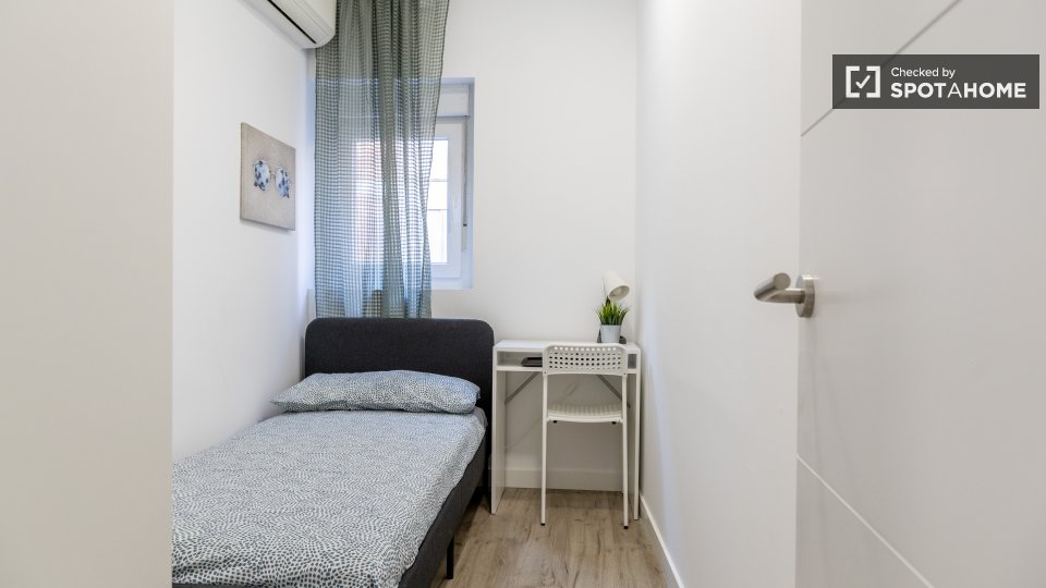 Double room Madrid, 5 beds — photo 20