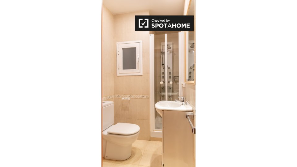 Double room Madrid, 6 beds, 152m² — photo 20