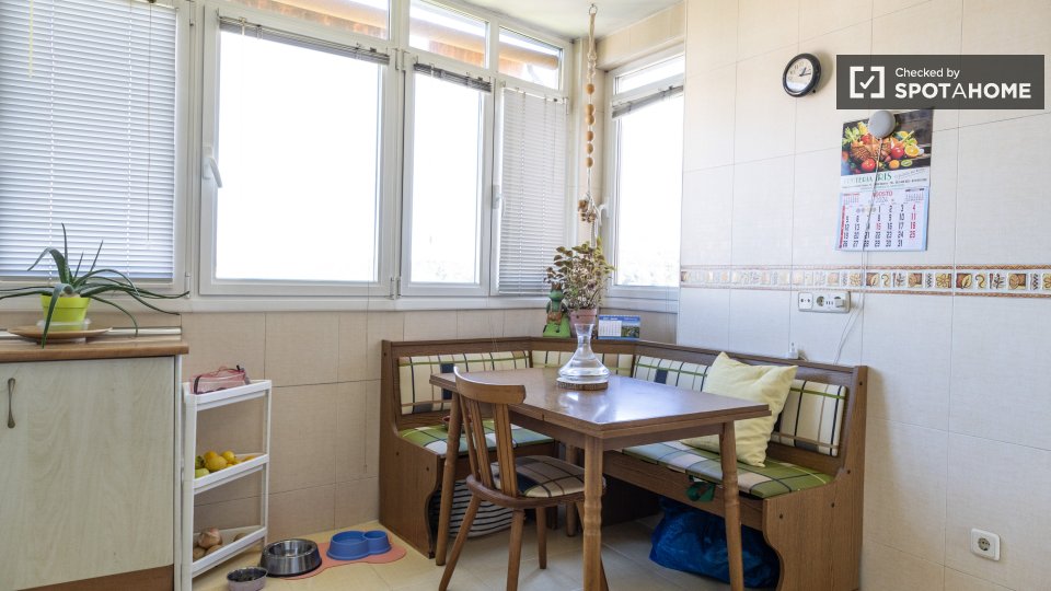 Double room Madrid, 3 beds — photo 12