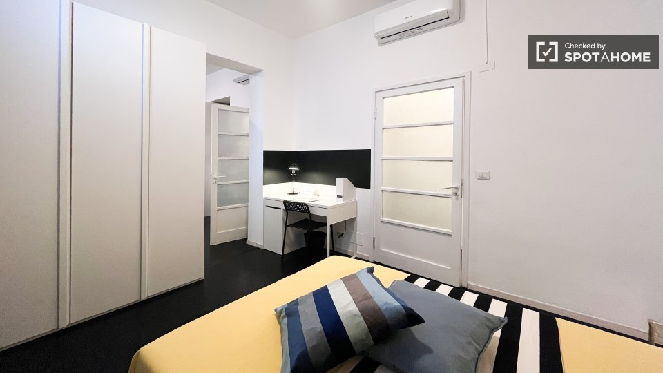 Double room Milan, 2 beds — photo 10