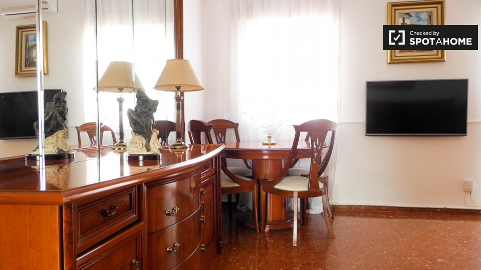 Double room Seville, 4 beds, 90m² — photo 7
